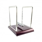 Το εκκρεμές του Νεύτωνα Newtons Cradle Balance, σε καφέ χρώμα