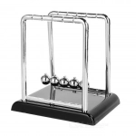Το εκκρεμές του Νεύτωνα Newtons Cradle Balance, σε μαύρο χρώμα