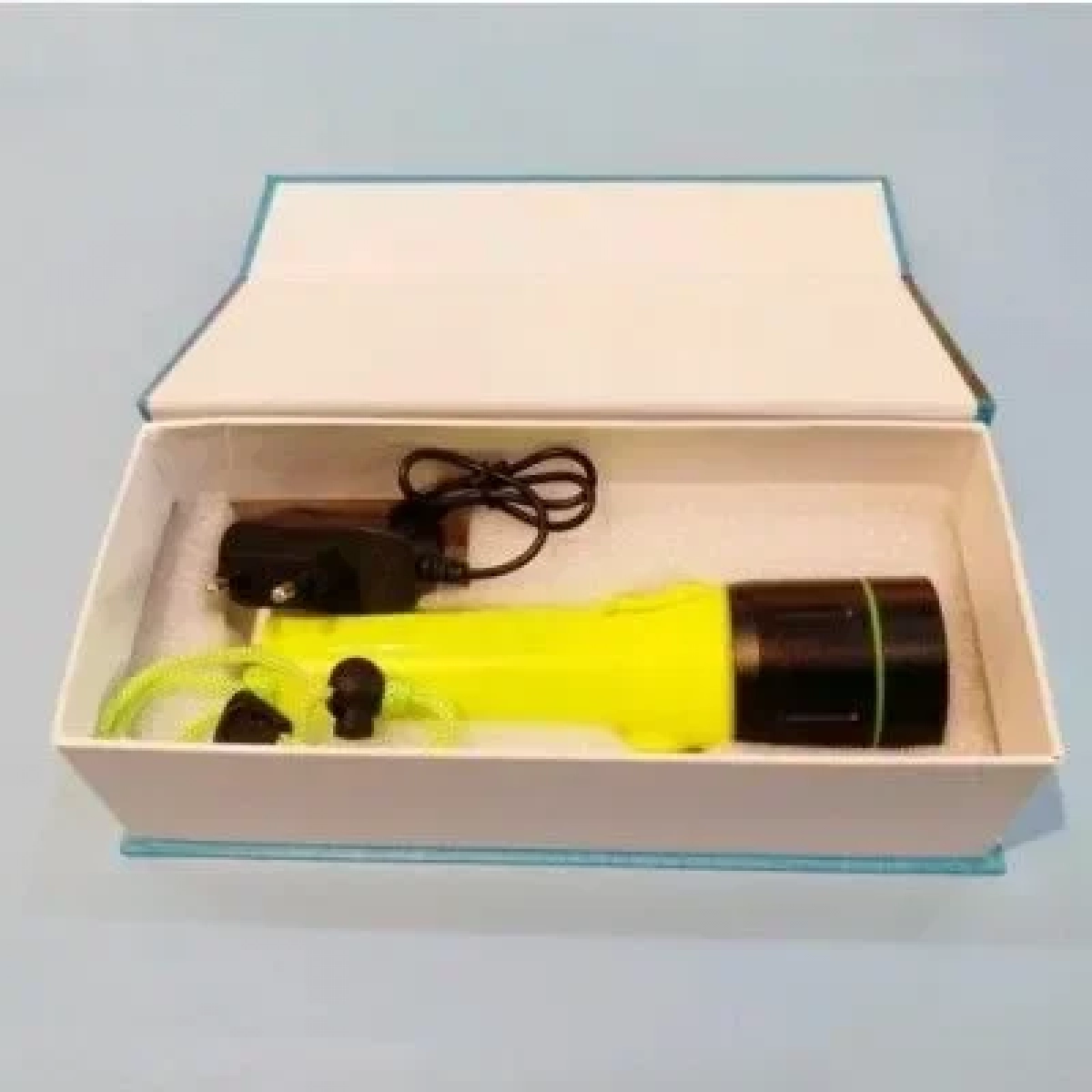 Επαναφορτιζόμενος Καταδυτικός Αδιάβροχος Φακός 10watts Cree 320Lm ST-01