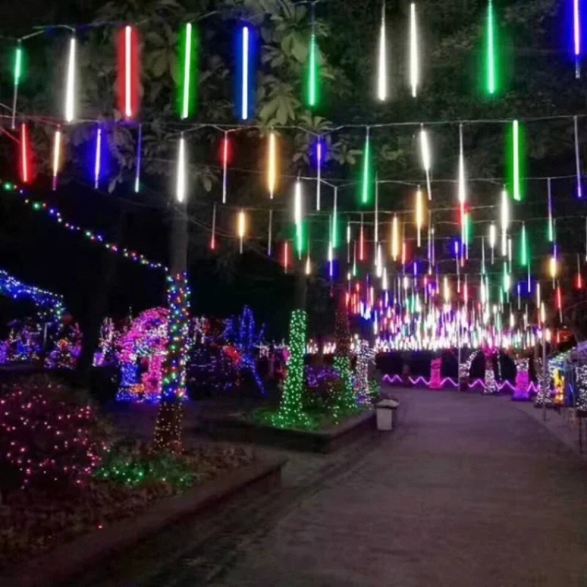 Χριστουγεννιάτικη επεκτεινόμενη LED βροχή μετεωριτών 8 x 47cm RGB