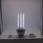 Λάμπα LED οικονομίας E27 32W με ψυχρό φως 2400lm