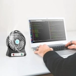 Φορητό επαναφορτιζόμενο ανεμιστηράκι μαύρο F410 σε Μαύρο Χρώμα