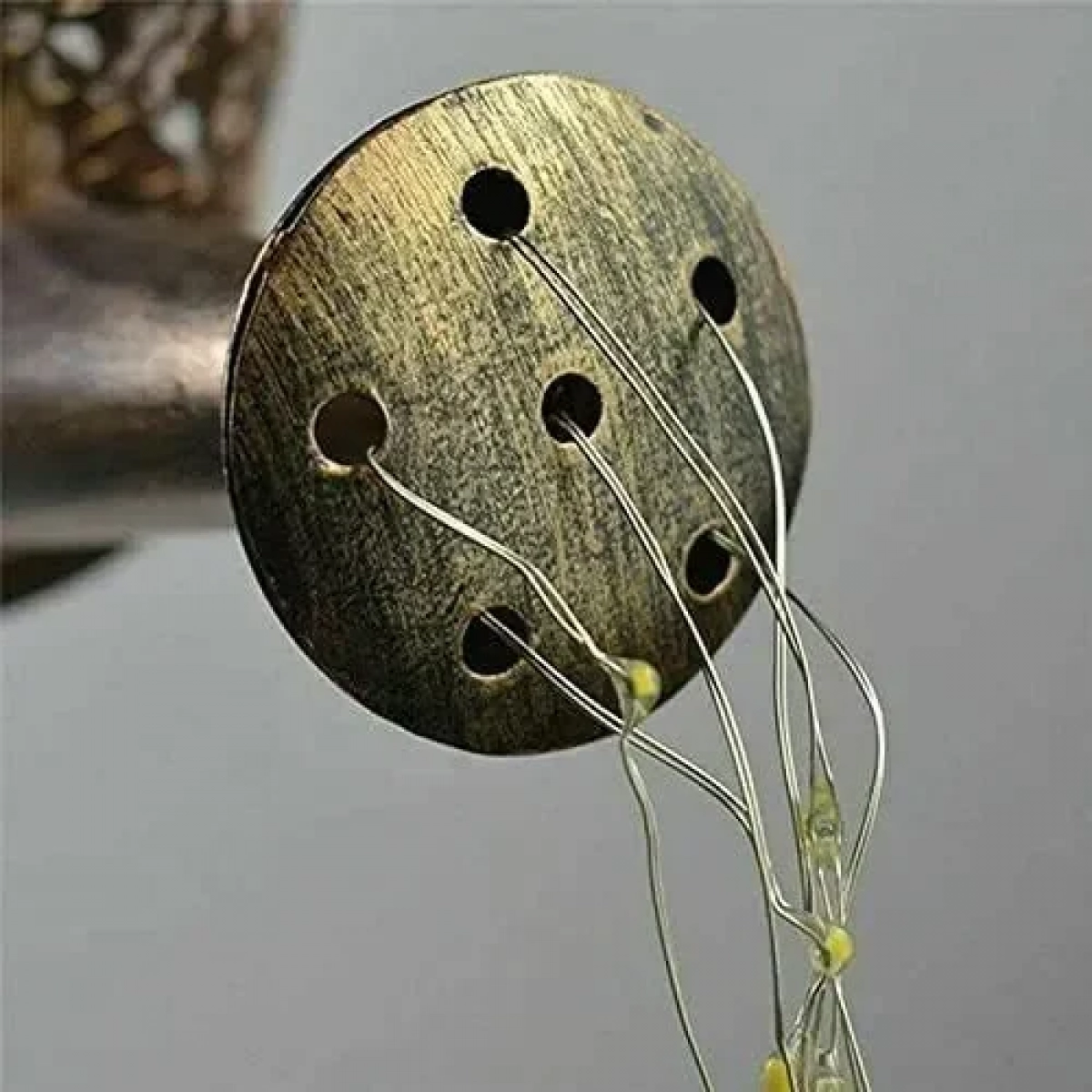 Ηλιακό Ρετρό Φωτιστικό Ποτιστήρι LED με Βραχίονα Στήριξης σε Χρυσό Χρώμα