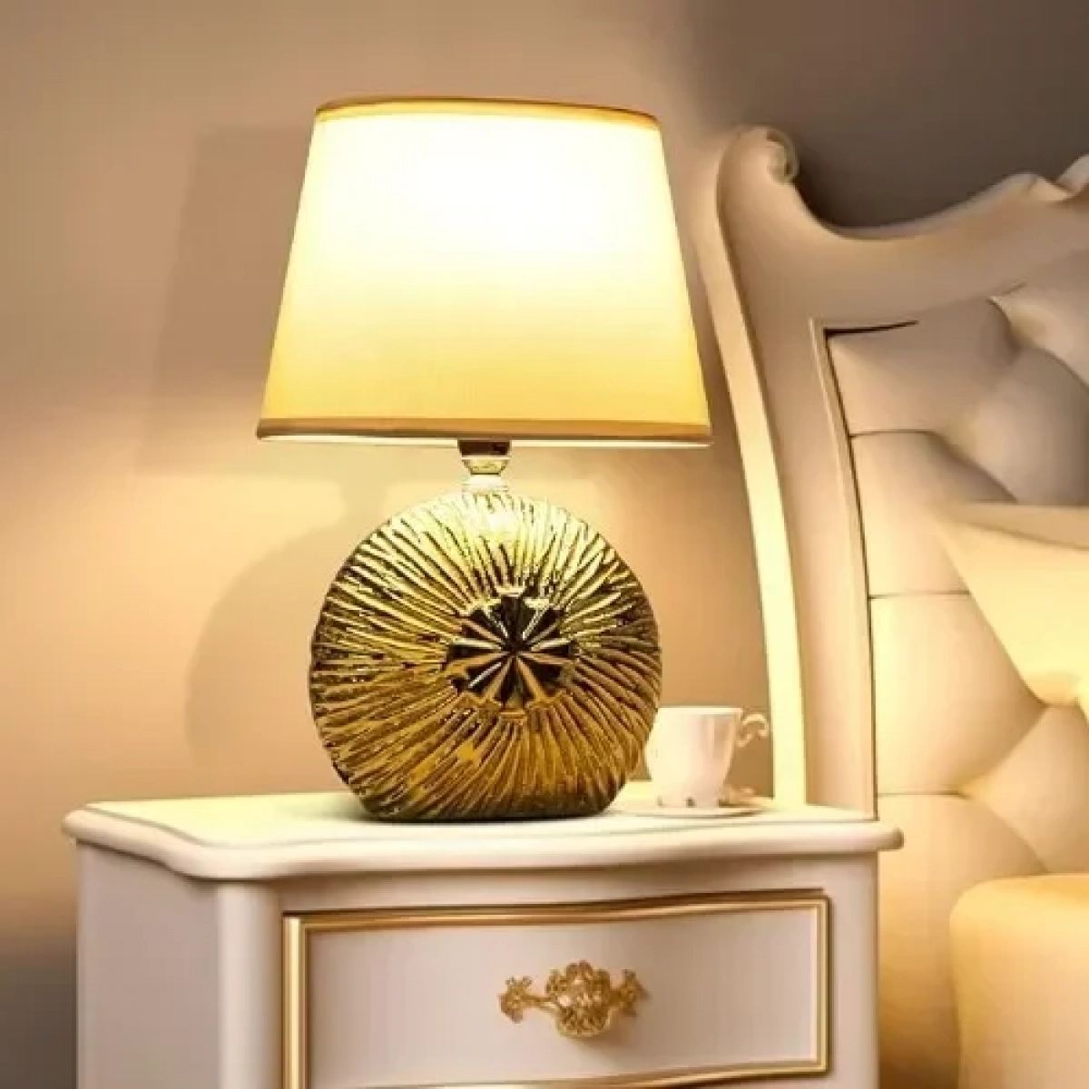 Aigostar Κεραμικό Πορτατίφ Ε14 40W 20x15x30.5 cm Μπεζ Λινό Καπέλο με Χρυσή Βάση