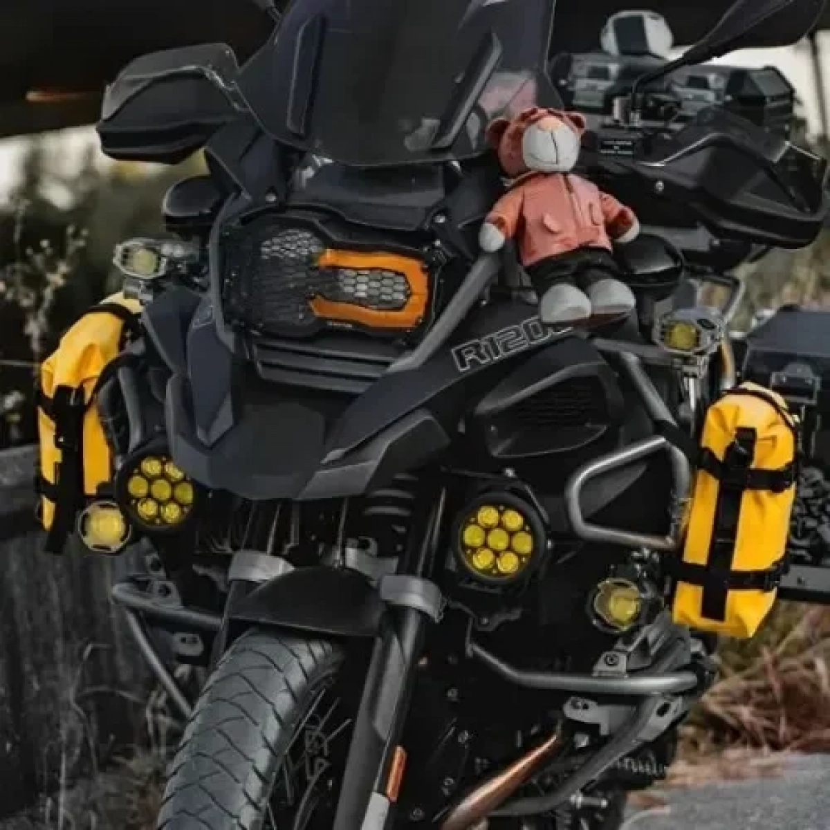 Motowolf Αδιάβροχη Τσάντα - Σαμάρι Μηχανής με Ιμάντες Χωρητικότητας 8 L - Κίτρινο