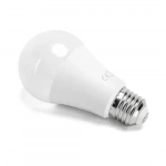 Ρυθμιζόμενη Λάμπα LED A60 E27 8W RGB+W με τηλεχειριστήριο ρύθμισης έντασης & αλλαγής 16 χρωμάτων Aigostar