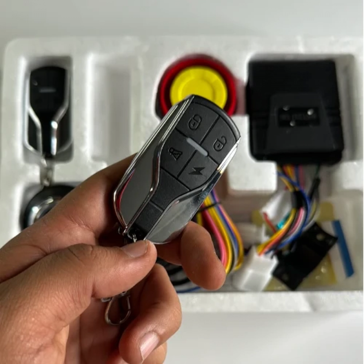 Σύστημα συναγερμού μηχανής με σειρήνα και 2 χειριστήρια Alarm system of motorcycle