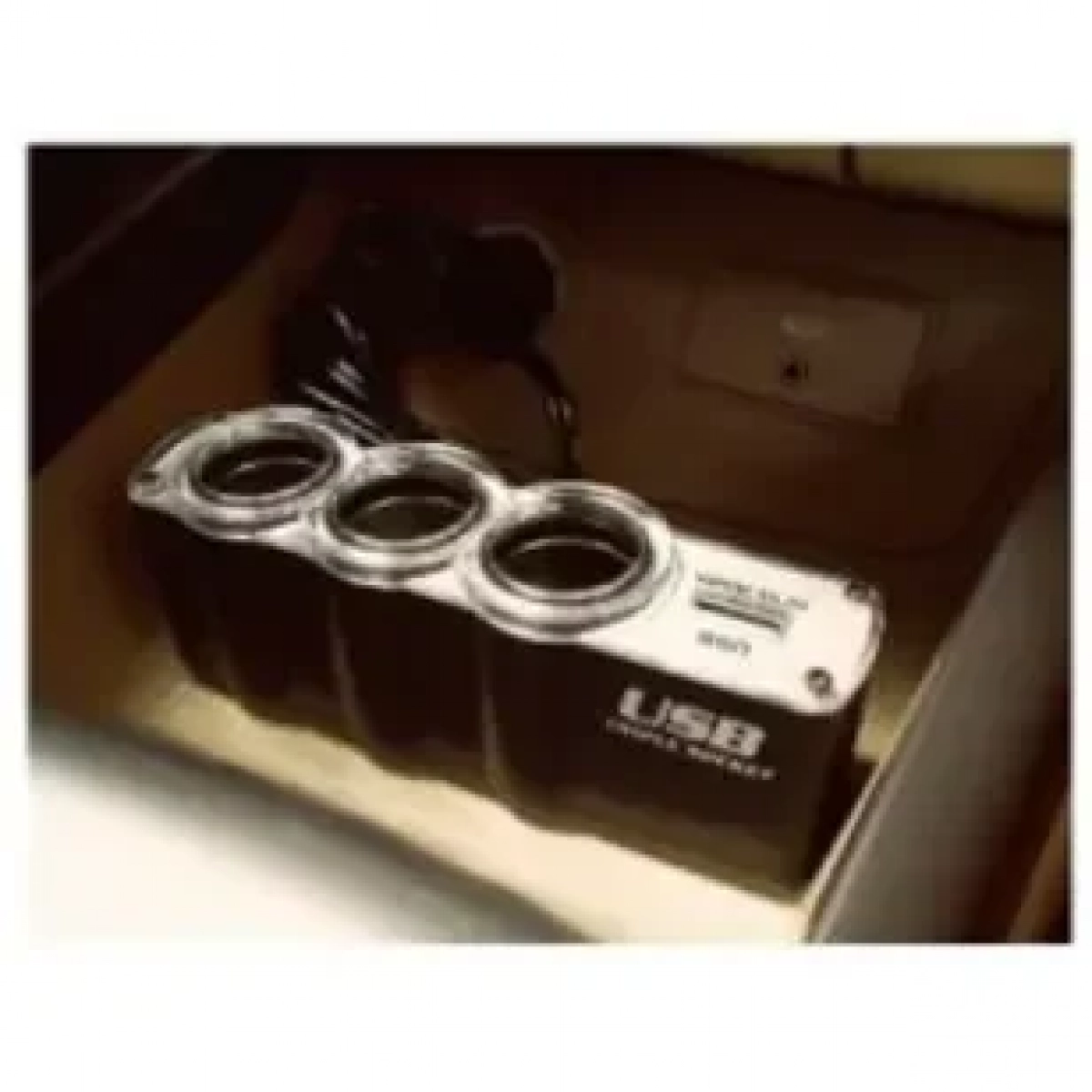 Τριπλή Yποδοχή Αναπτήρα Με Θύρα USB Αυτοκινήτου 83175