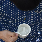 Κεραμική Κούπα Up Yours 350 ml Ανάγλυφο Χέρι με Σηκωμένο Δάχτυλο στο Εσωτερικό