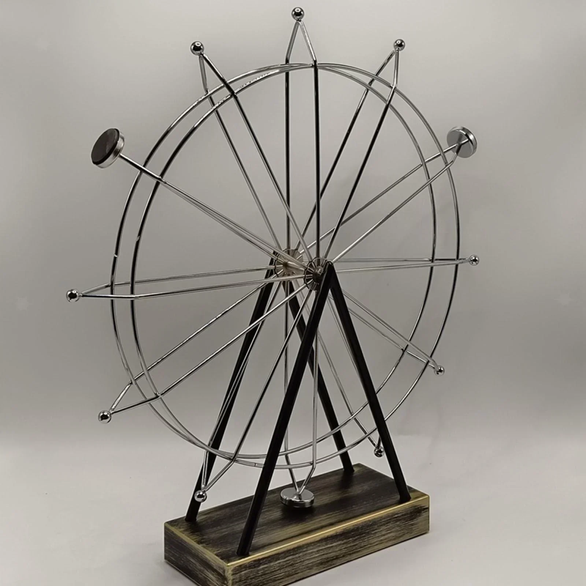 Επιτραπέζιο Διακοσμητικό Περιστρεφόμενη Ρόδα 41x37cm Ασημί με Ξύλινη Βάση