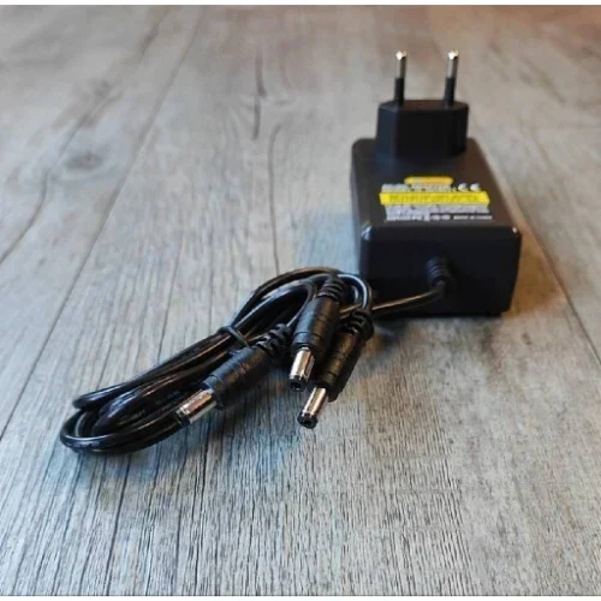 Andowl Q-DC9011 Universal Τροφοδοτικό 3 σε 1 AC230 σε DC12v 5Amp