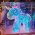 Κουτί δώρου με φωτιζόμενο μονόκερο LED 40x44cm πολύχρωμο 84614 - Image 2