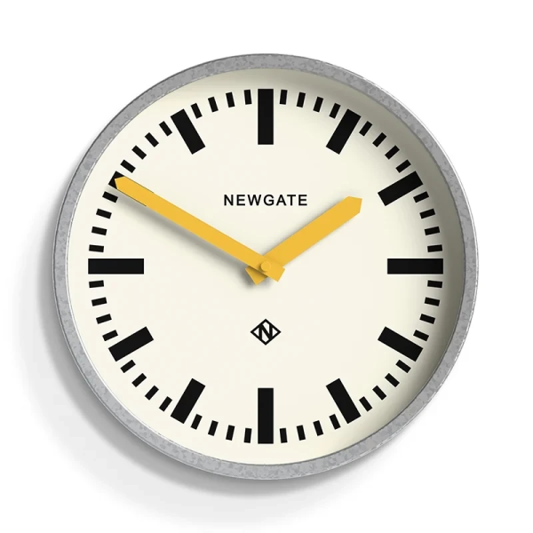 Newgate Αναλογικό Ρολόι Τοίχου Luggage Αθόρυβο Quartz 30cm Μεταλλικό