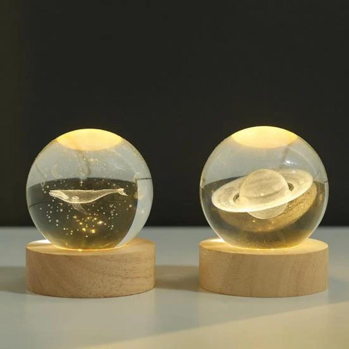 Διακοσμητική Κρυστάλλινη Χαραγμένη Σφαίρα με Ξύλινη Βάση και Θερμό Λευκό Φωτισμό LED - Πλανήτης