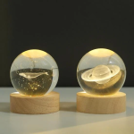 Διακοσμητική Κρυστάλλινη Χαραγμένη Σφαίρα με Ξύλινη Βάση και Θερμό Λευκό Φωτισμό LED - Πλανήτης