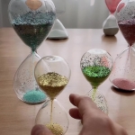 Διάφανη Επιτραπέζια Κλεψύδρα 8x20cm - Ροζ - Image 3