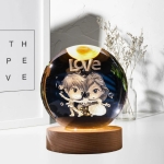 Διακοσμητική Κρυστάλλινη LED Μπάλα 8cm 3D με Ξύλινη Βάση