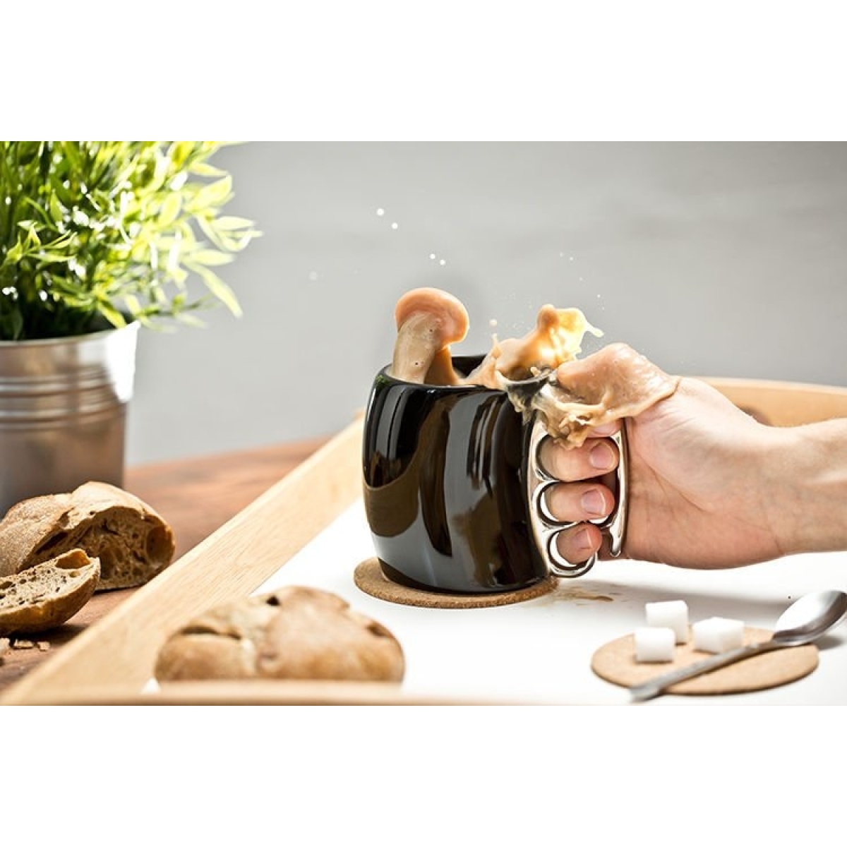 Gadget Master Κουπα με λαβή σιδερογροθιάς μαύρη - Image 3