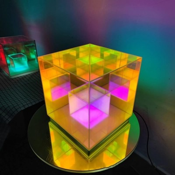 Επιτραπέζιο Φωτιστικό 3D Κύβος LED με Πολύχρωμο RGB Φωτισμό 28703