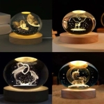Κρυστάλλινη μπάλα φωτιστικό με 3D σχέδιο και ξύλινη βάση 8cm Ελάφι CL-039