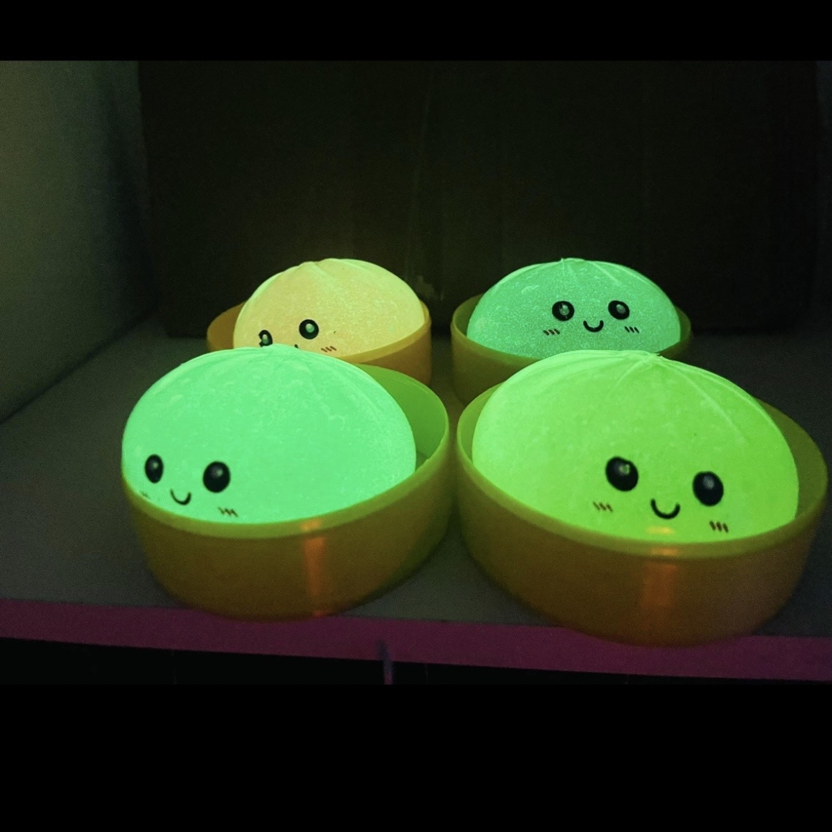 Squishy Παιχνίδι Anti-Stress Bun που Φωσφορίζει στο Σκοτάδι - Image 4
