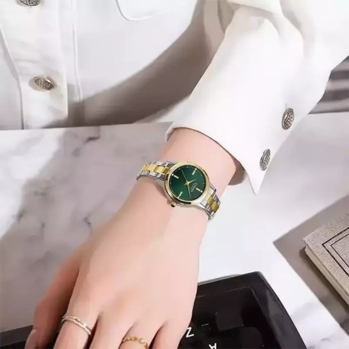 Γυναικείο Αναλογικό Ρολόι 28mm Quartz με Δίχρωμο Ατσάλινο Μπρασελέ Curren 9094-1 - Image 2