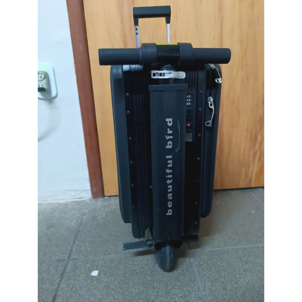 Ηλεκτρική Έξυπνη Βαλίτσα 20L με Μοτέρ 250W, USB, TSA Κλειδαριά & Αφαιρούμενη Μπαταρία – Beautiful Bird - Image 9