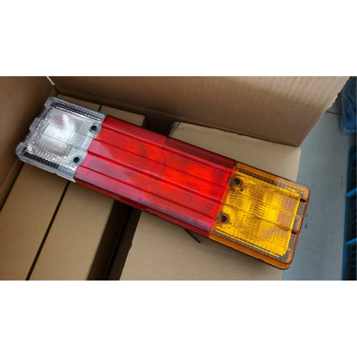 Πίσω Φανάρι Φορτηγού 24V 55W για Mercedes-Benz με Halogen/Xenon - Image 2